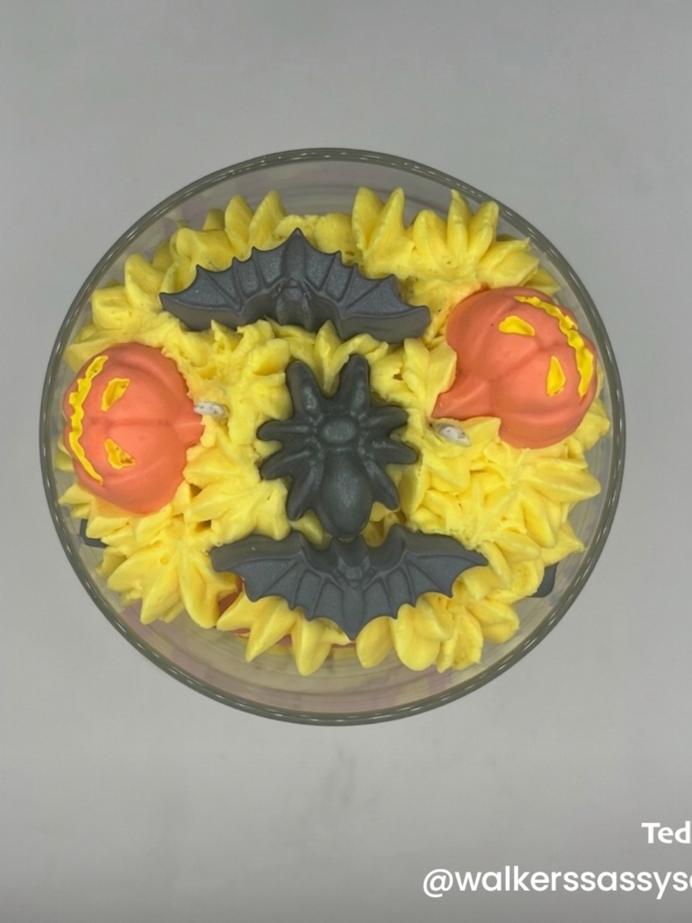 Halloween Pumpkin Candle - Picture 4 of 4